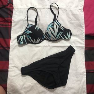 Black bikini set